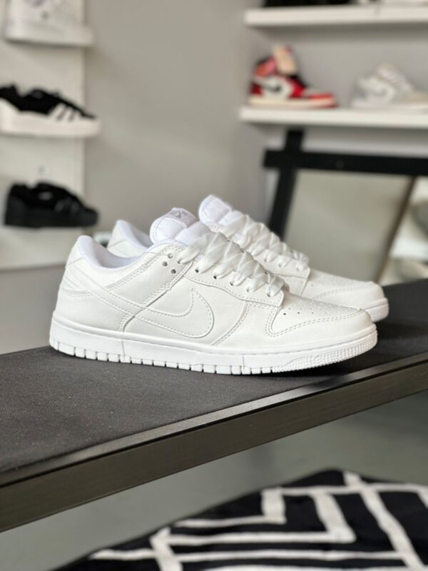 nike sb triple white
