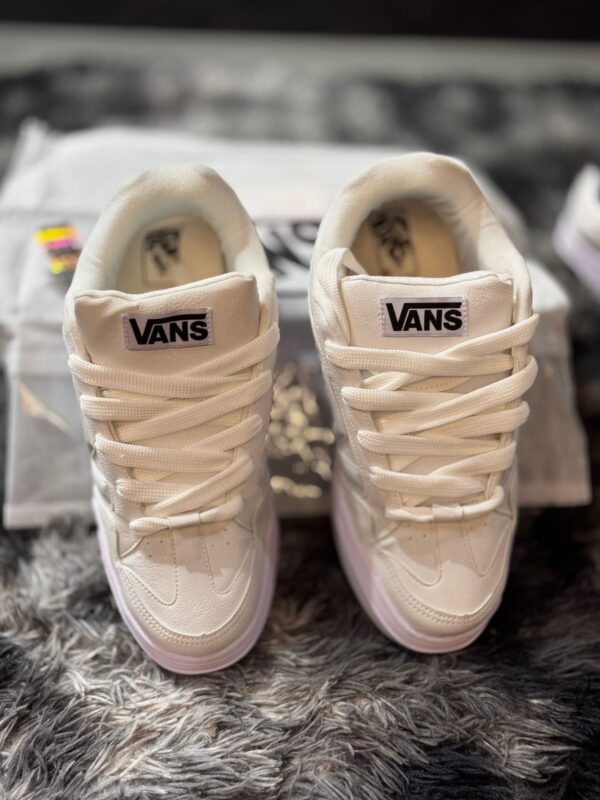 vans upland total white - Imagen 6