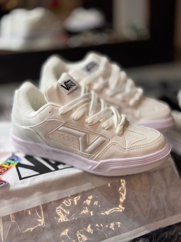 vans upland total white - Imagen 2