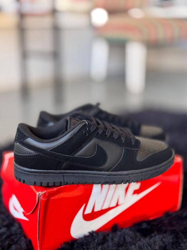 nike sb dunk 1 low total black - Imagen 3