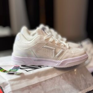 vans upland total white