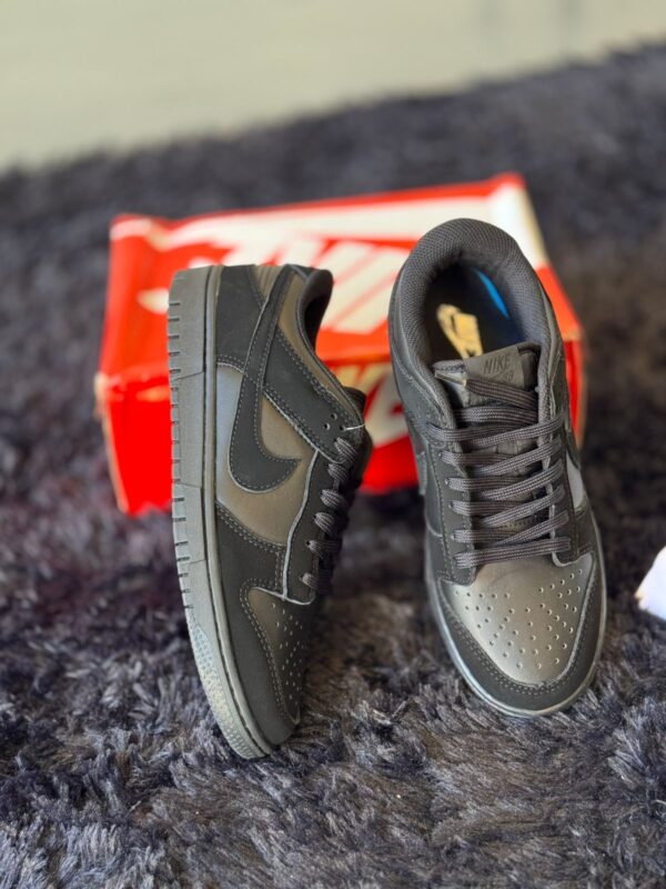 nike sb dunk 1 low total black - Imagen 2