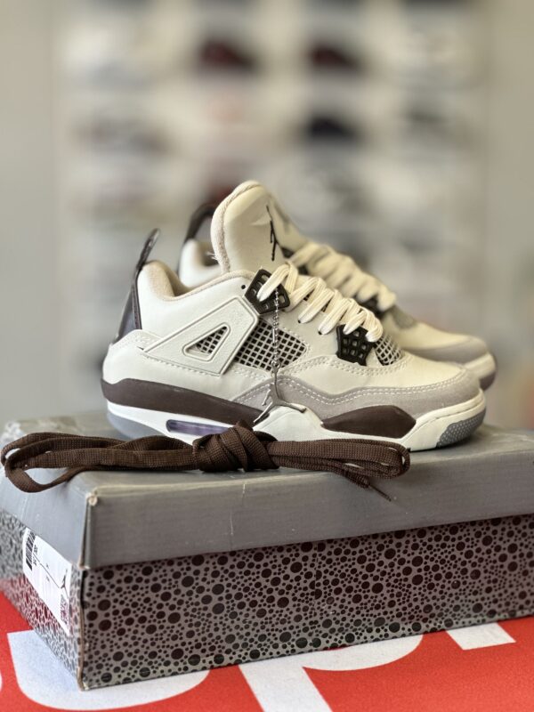 JORDAN retro 4