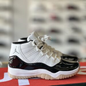Jordan 11 blanca suela beige