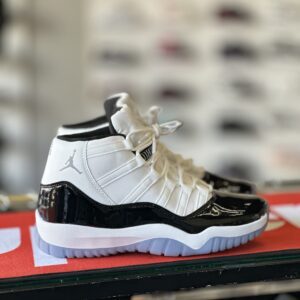 Jordan 11 Blanca celeste