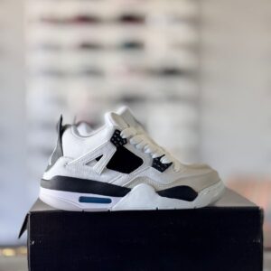 JORDAN retro 4 blanco y negro