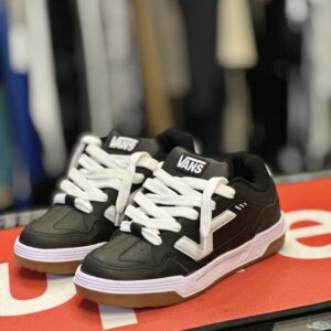 Vans upland black suela caramelo