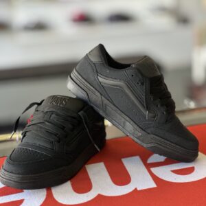Vans hylane total black