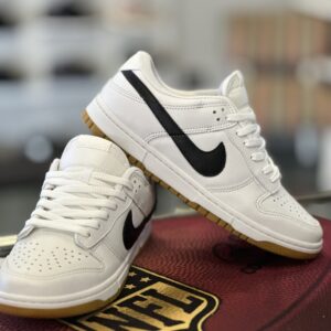 Nike SB blancas pipa negra