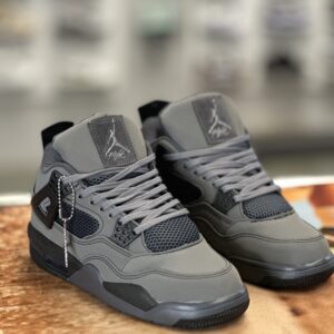 JORDAN retro 4