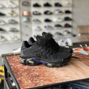 Nike Air Max Plus TN "Triple Black"