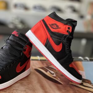 Jordan 1 Retro High OG "Satin Bred"
